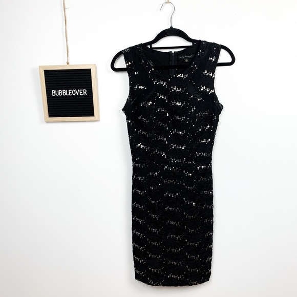 Stunning Form Fitting City Triangles Dress - Picture 2 of 14